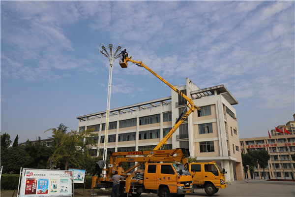 天长市第三中学：亮化路灯，照亮学生回家路