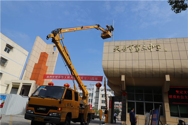 天长市第三中学：亮化路灯，照亮学生回家路