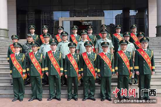 武警南宁支队进行武士退役典礼