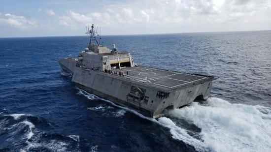 美濒海舰载反舰导弹在南海飞行 我054A舰抵近监督(图)