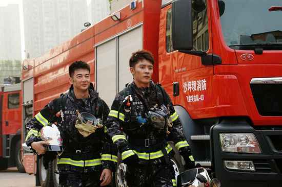 张丹峰高温拍戏 全程上阵立场敬业不消替身