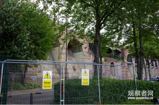 在英国拜谒北洋海军故勇墓 看到一张山东舰照片