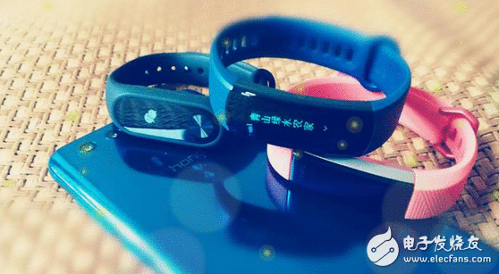 荣耀手环3、fitbit alta HR和小米手环2 王者争风谁是真正康健掩护神