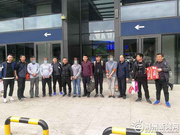 荆州区八岭山古墓群惊现“盗洞” 有人要盗墓！