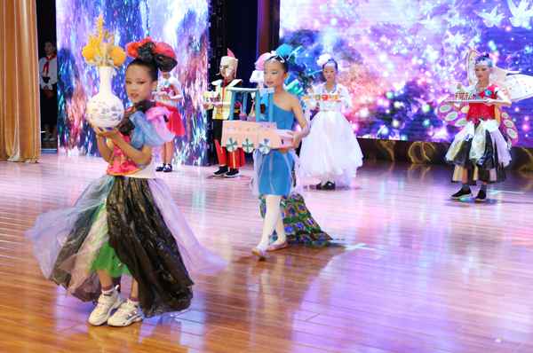 安徽省庆祝中国少年先锋队建队71周年示范主题队会在合肥进行