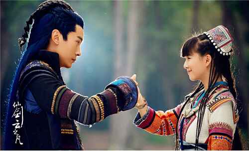 《仙剑云之凡》热播 小彩旗苗疆少女装扮俏皮可爱