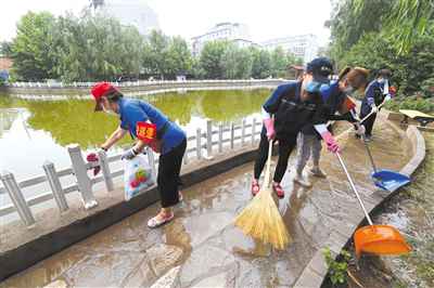 北京丰台394个社区村开展夏季周末大打扫