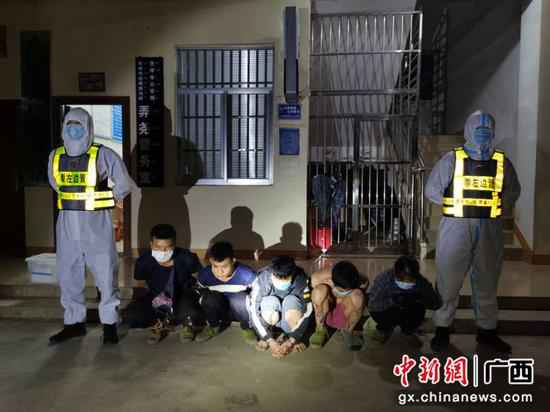 崇左领土警方开展“零点”专项整治清查动作