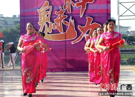 荔浦市开展“金秋十月 绽放魅力”文艺联欢勾当