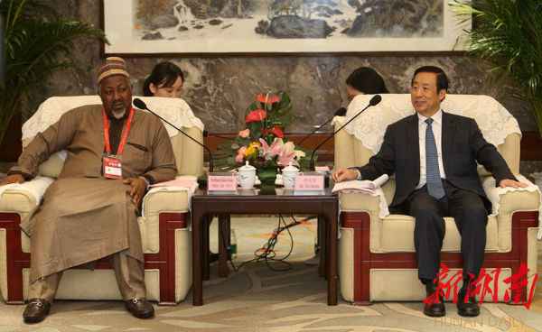 许达哲接见科特迪瓦和尼日利亚客人