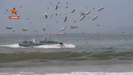 解放军登岸演习溘然发布如此多新装备 令人大叫过瘾