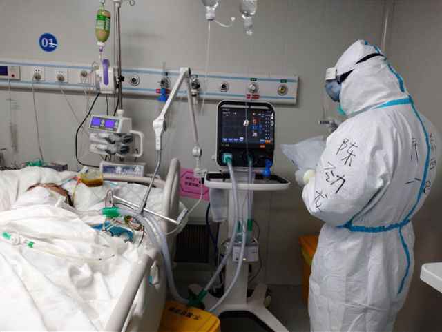 【模范气力】雷神山最后的守护者：家在武汉不能回，与父亲约定半途下车合影