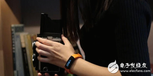 荣耀手环3发充满月，电商平台好评率达98%