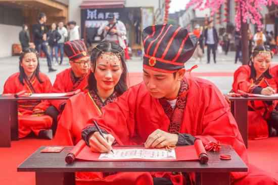 浙江长兴：见证青丝到鹤发 共度浪漫集团婚礼