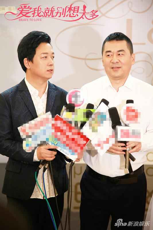 陈建斌受访谈现实婚礼：特别简单 就和蒋勤勤领了个证