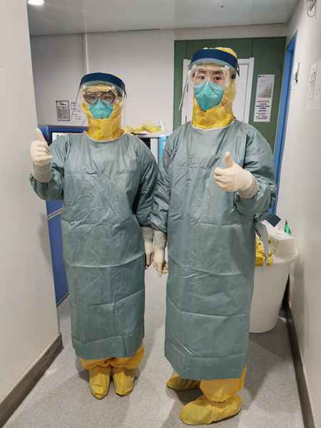 【新华网连线武汉】我在武汉，身披“战衣”掩护你！