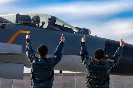 歼11队伍反抗比赛4连冠：短短数分钟就一决高下(图)