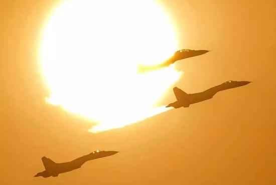 歼11队伍反抗比赛4连冠：短短数分钟就一决高下(图)