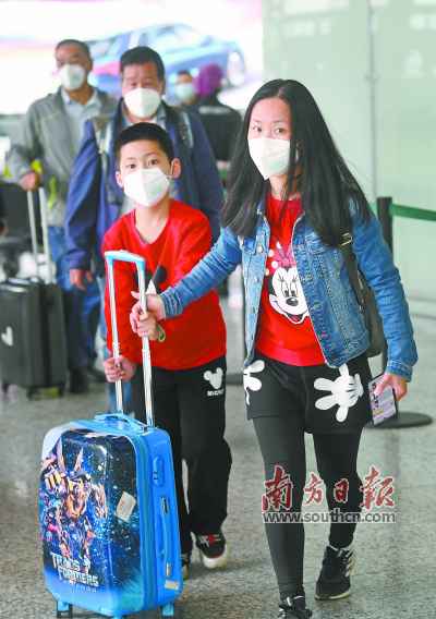 武汉伴侣，接待返来！由武汉始发列车和航班抵达广州