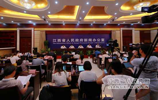 江西举行“深入推行河长制 全面实施湖长制”新闻发布会