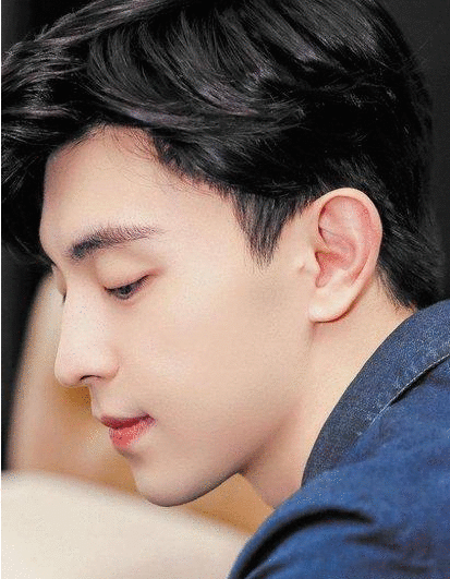 金晨首谈与邓伦恋爱，被情所伤态度消极！