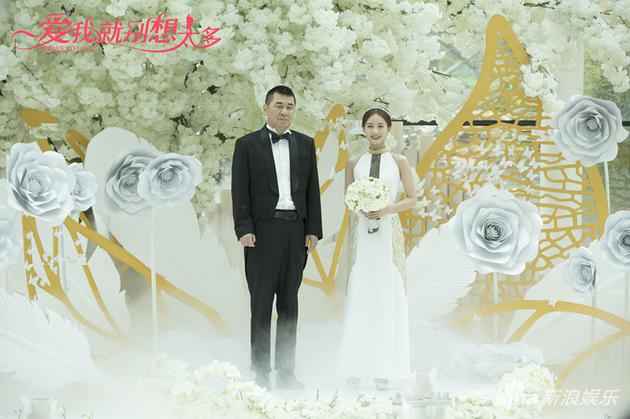 陈建斌受访谈现实婚礼：出格简朴 就和蒋勤勤领了个证