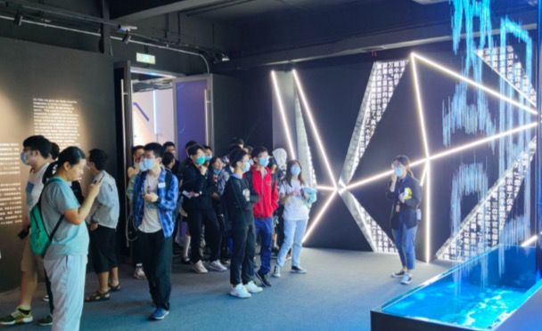 重庆两江新区：假期前三天各景区商圈客流回暖 熟悉的热闹返来了