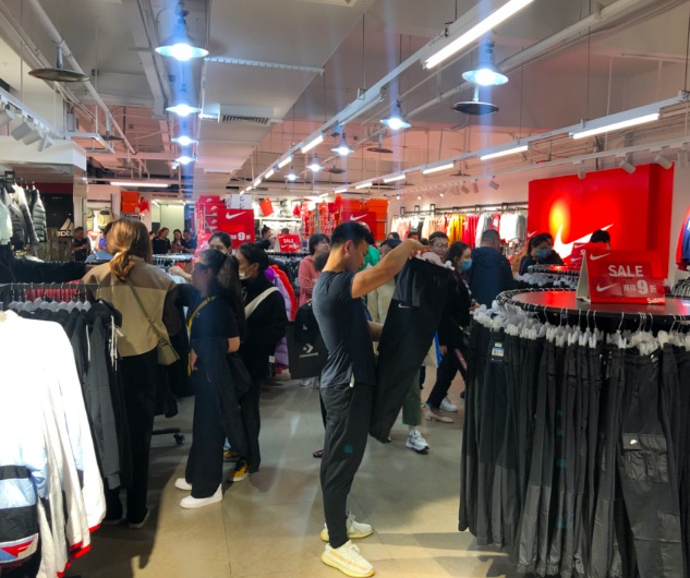 重庆两江新区：假期前三天各景区商圈客流回暖 熟悉的热闹返来了