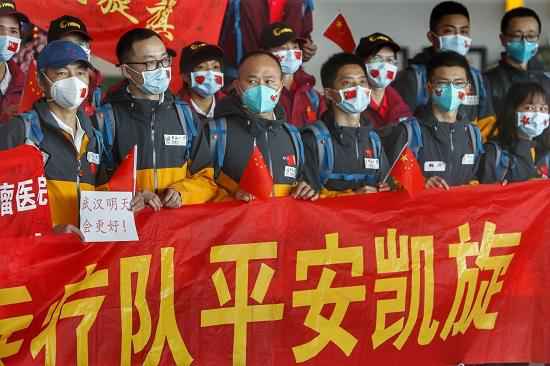 武汉解封当天一批广东驰援医护回家：从风雪交加走到春暖花开