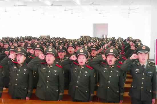 武警浙江省总队丽水支队进行新兵授衔典礼