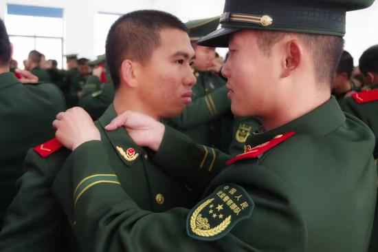 武警浙江省总队丽水支队进行新兵授衔典礼