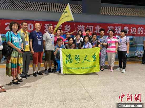 “京津冀”首趟旅游班列石家庄鸣笛始发