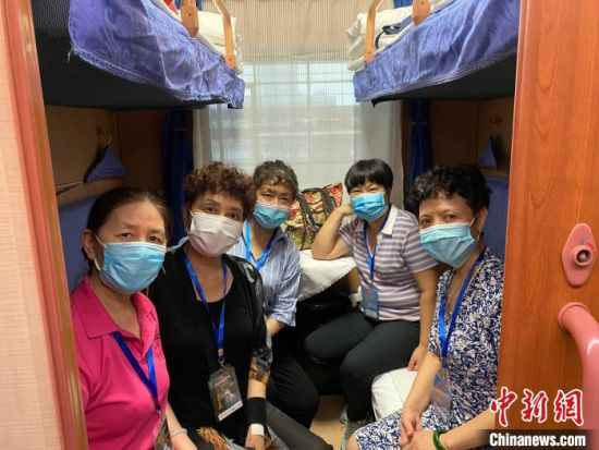 “京津冀”首趟旅游班列石家庄鸣笛始发