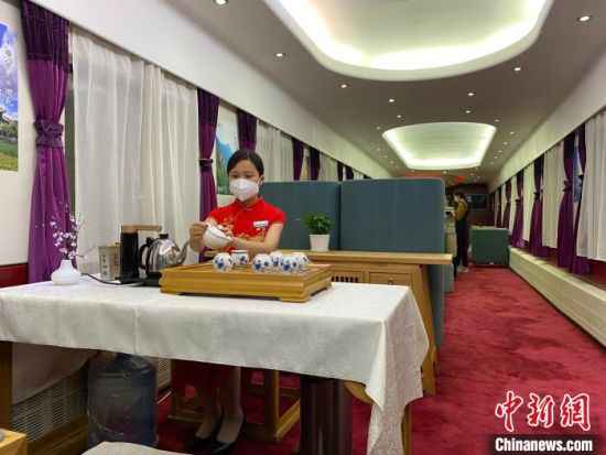 “京津冀”首趟旅游班列石家庄鸣笛始发