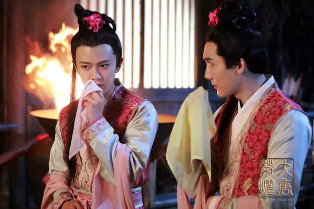 不敢信！任嘉伦女装竟然这么美