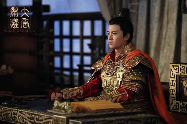 不敢信！任嘉伦女装竟然这么美