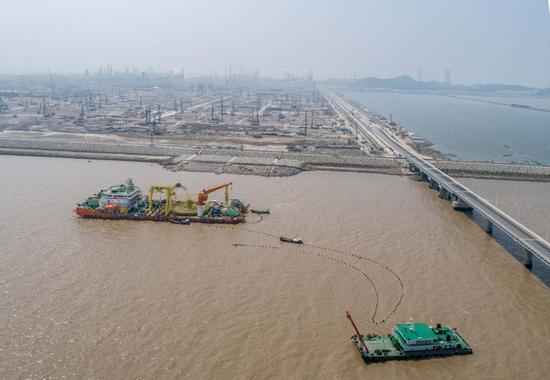 浙江舟山：电力“大动脉”让鱼山岛注入强劲能量