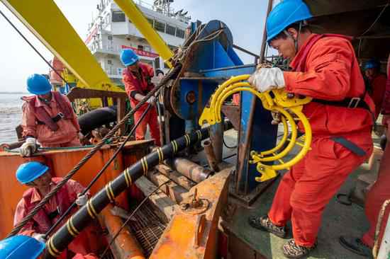 浙江舟山：电力“大动脉”让鱼山岛注入强劲能量