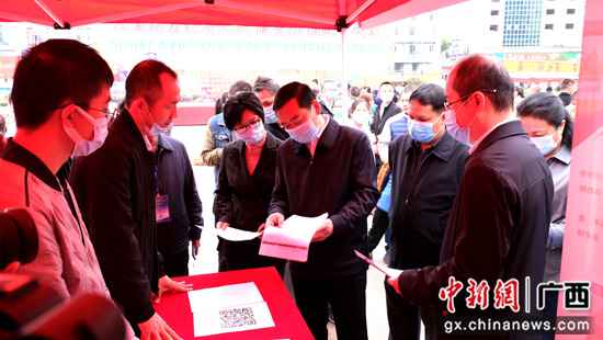 广西金秋雇用会全州专场近3000人劈头告竣绩业意向