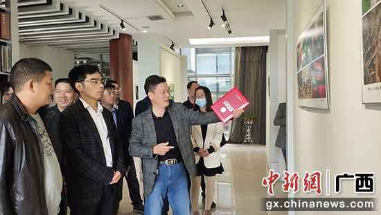 桂林市临桂区举行脱贫攻坚摄影展