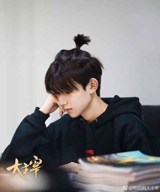 《大主宰》官宣女主欧阳娜娜 与王源一起当真读脚本