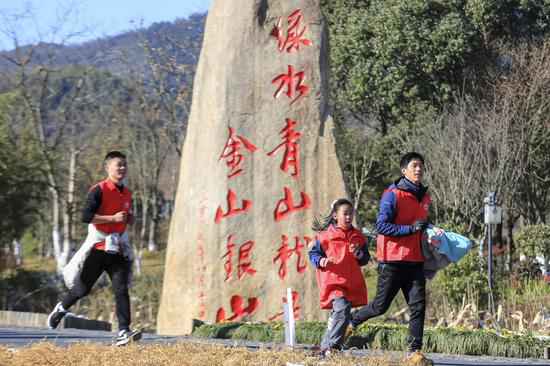 浙江安吉启动“红动百年 先锋领跑”接力跑勾当