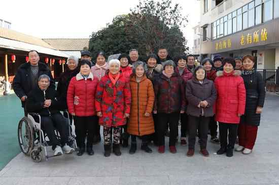 浙江金东下宅村的新年全家福：联贯21载见证村子振兴