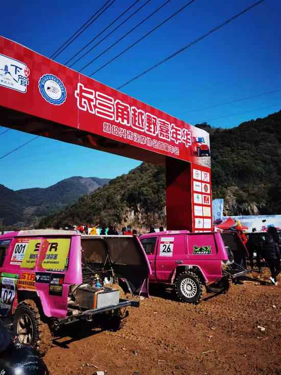 百余越野车沉浸绿水青山 千年古镇演绎“速度与豪情”