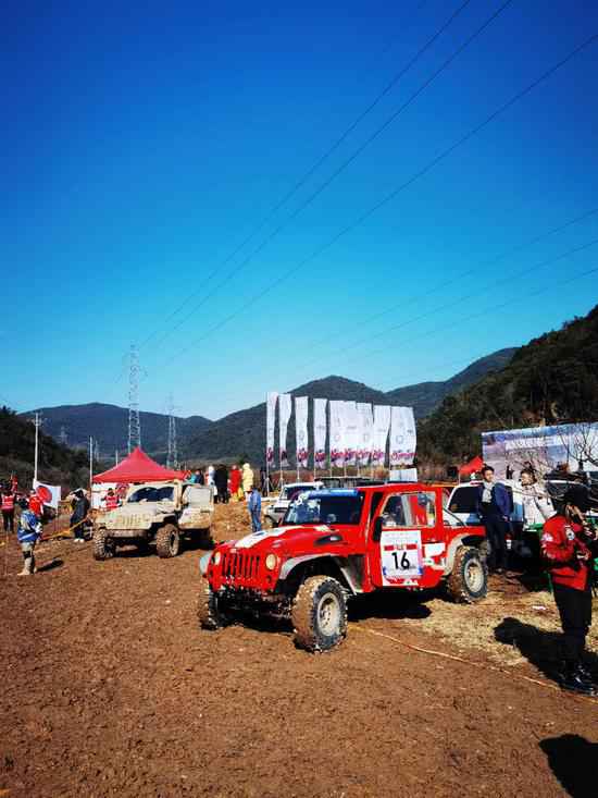 百余越野车沉浸绿水青山 千年古镇演绎“速度与豪情”