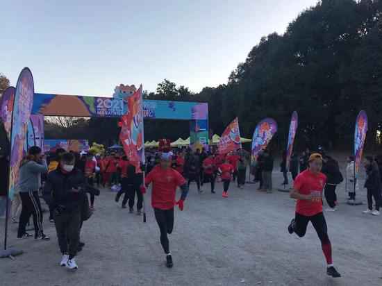 启“杭”2021 万科新年乐跑在杭州进行