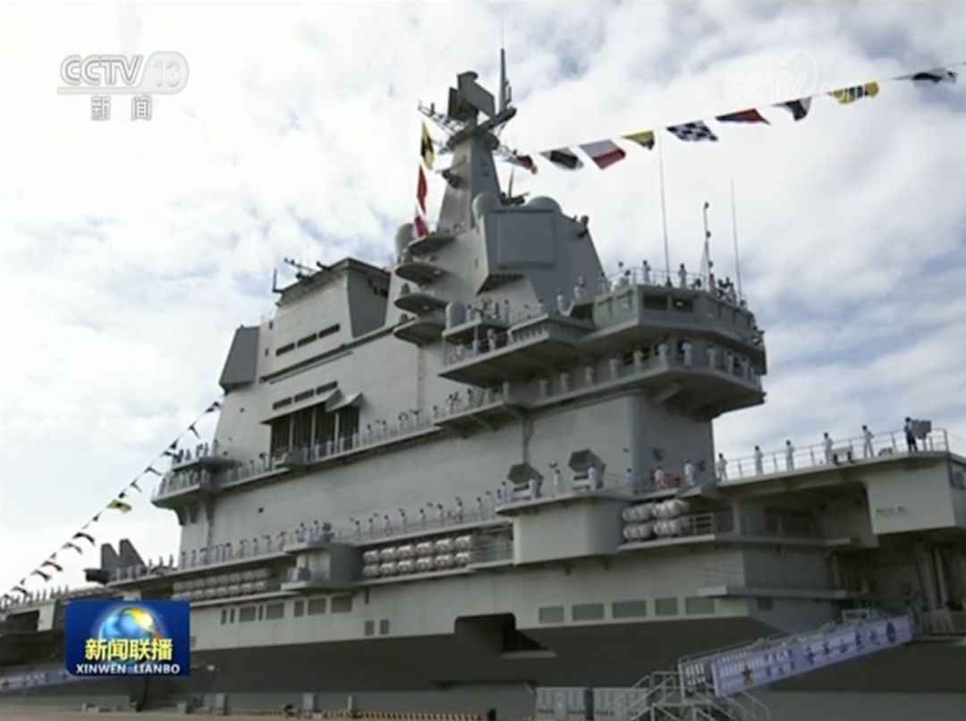 中国首艘国产航母山东舰入列 比起辽宁舰新在哪儿？