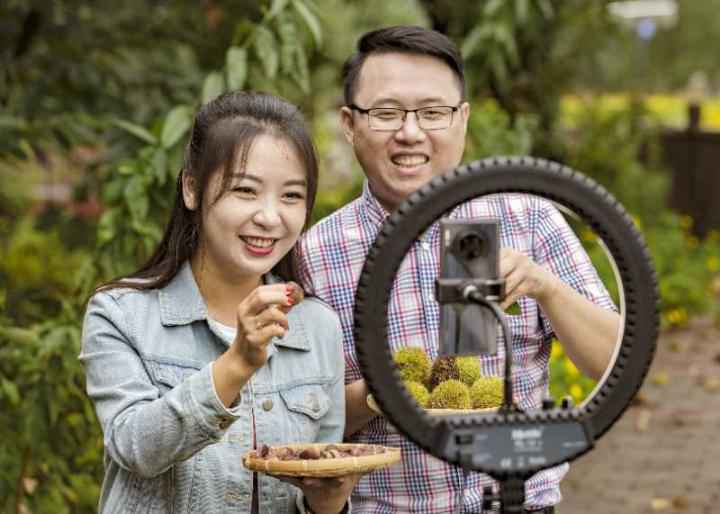 脱贫攻坚最佳丽大代表 | 魏先曼：返乡创业当脱贫引路人 “电商+扶贫”助农户增收