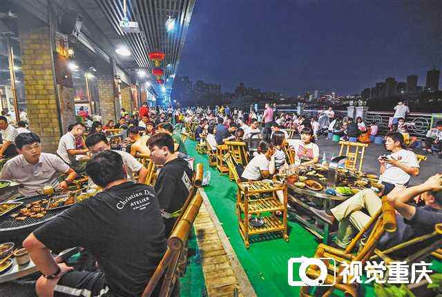 在受到疫情较大攻击的倒霉环境下，重庆消费市场实现加速回补并持续7个月正增长—— 重庆为何能成为消费第三城