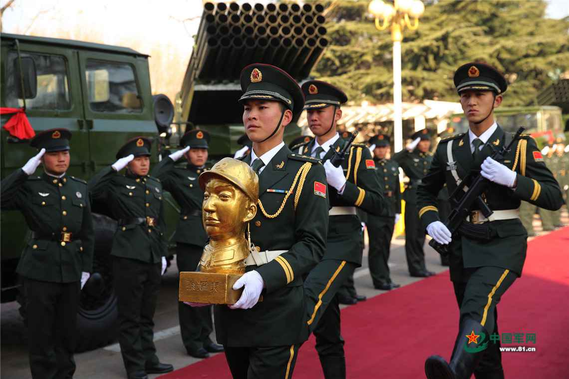 千里移防路：我们和战斗英雄一起入营